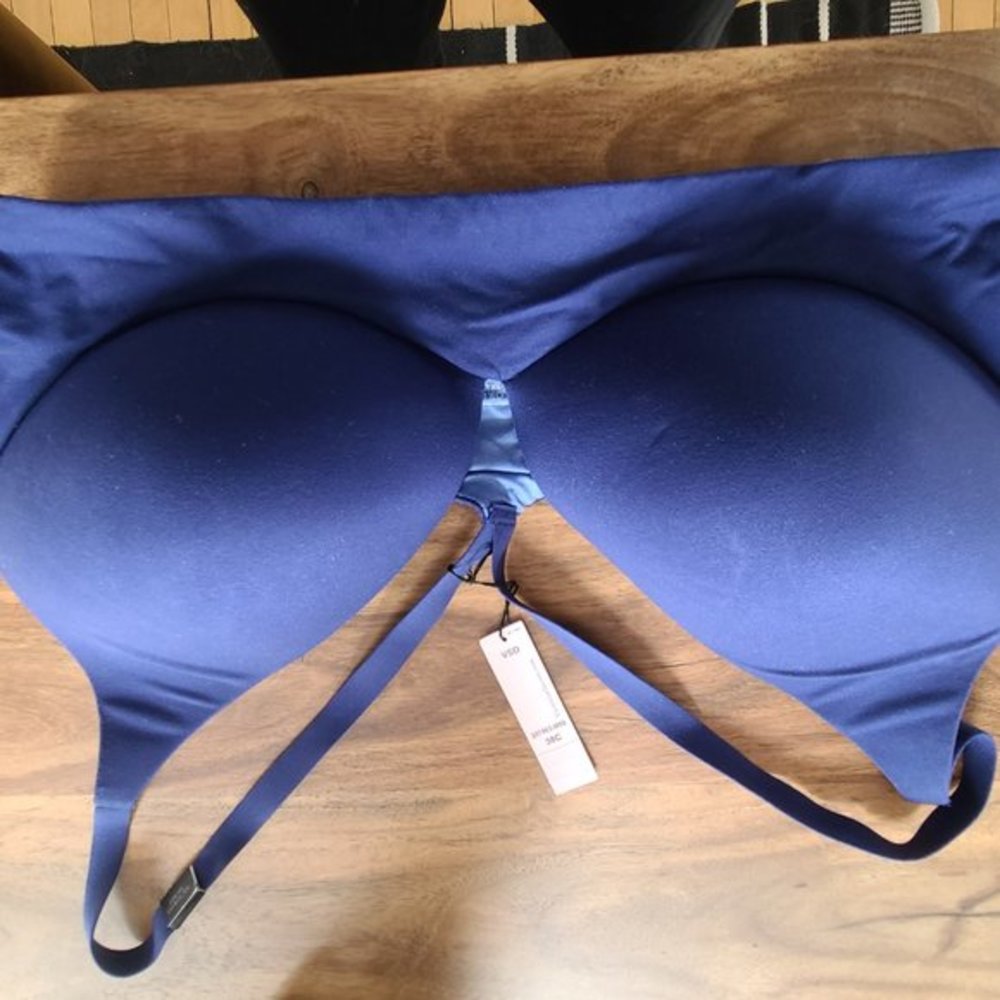 NWT Victoria's Secret plunge bralette 38C